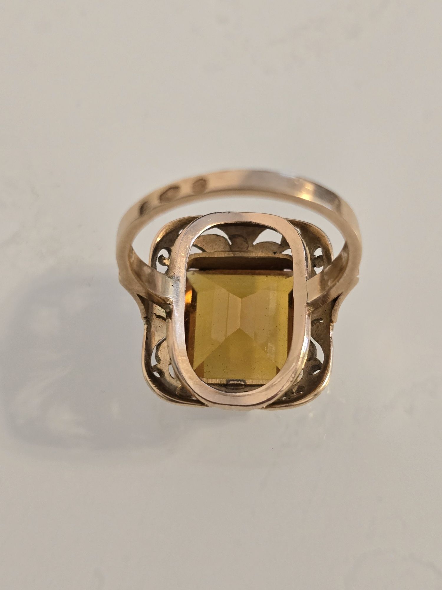 Złoty pierścionek vintage
