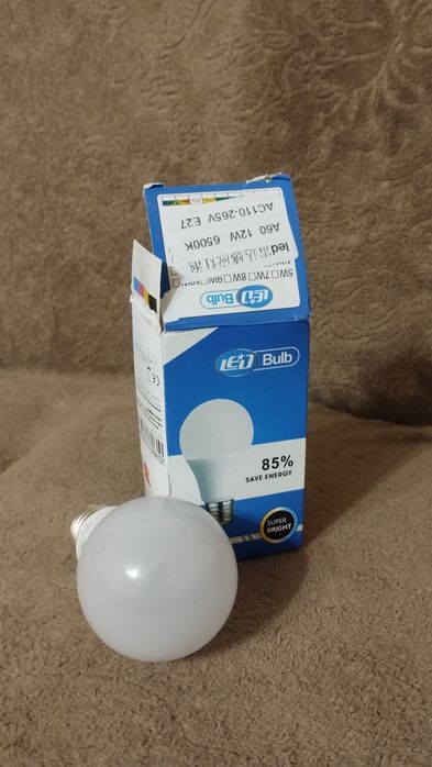 Світлодіодна лампочка з датчиком руху