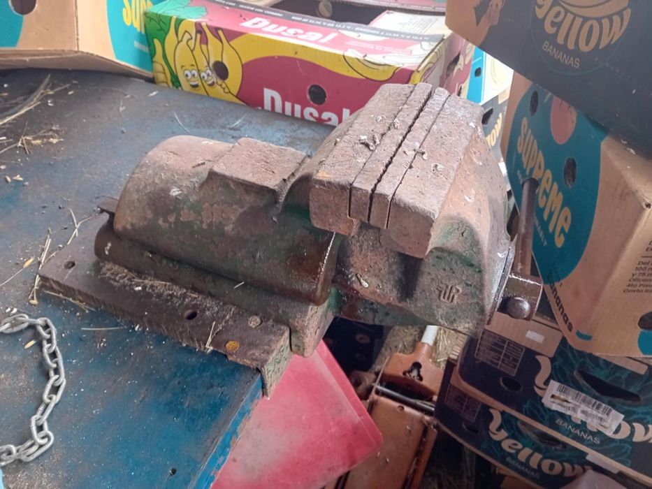 Solidne imadło sprawne szczęki 16 cm waga 43 kg niespawane (WYSYŁAM)