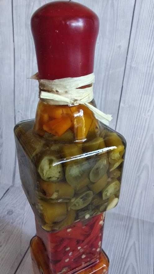 Декоративная бутылка с овощами