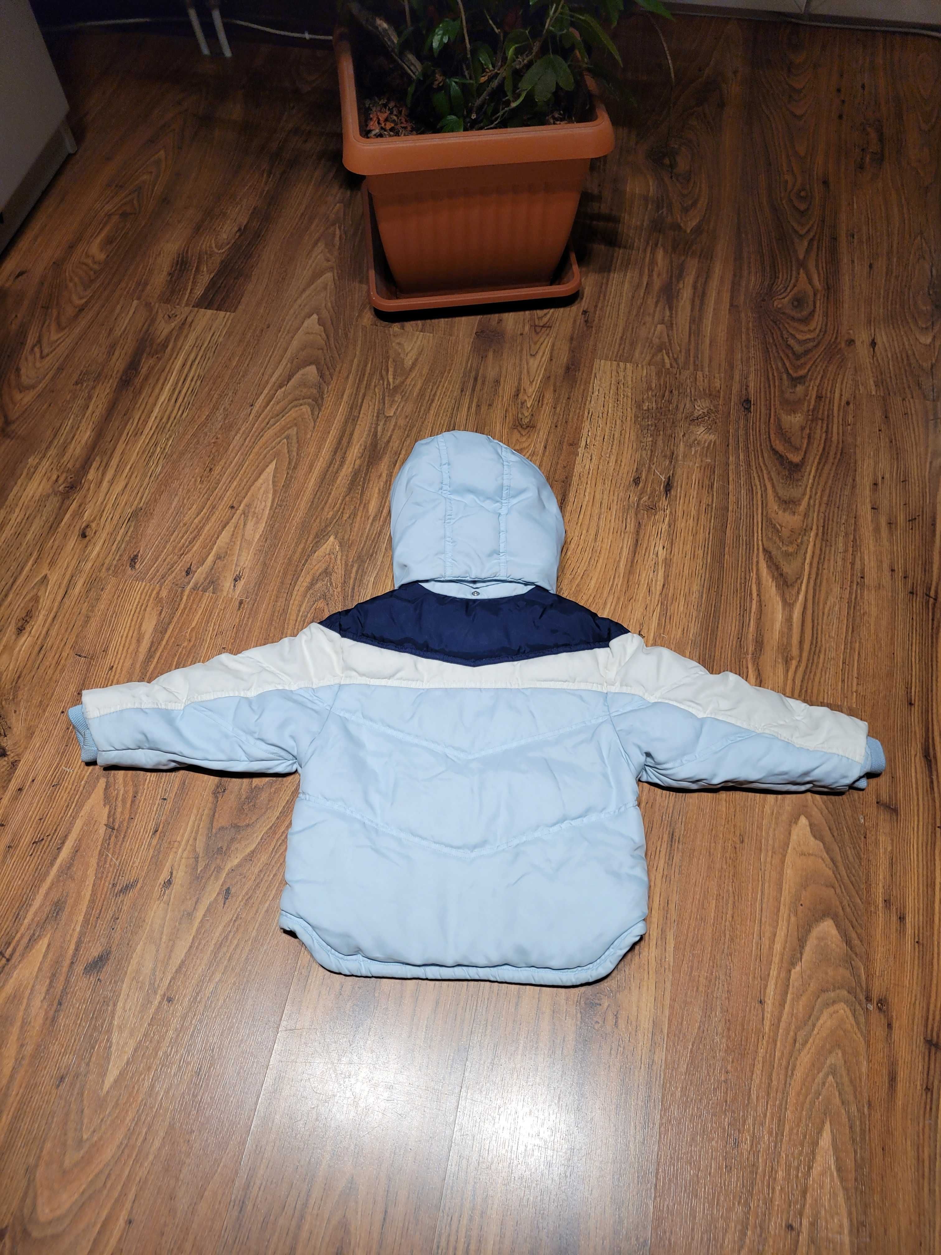 Błękitno biało granatowa kurtka dziecięca puchowa Nike