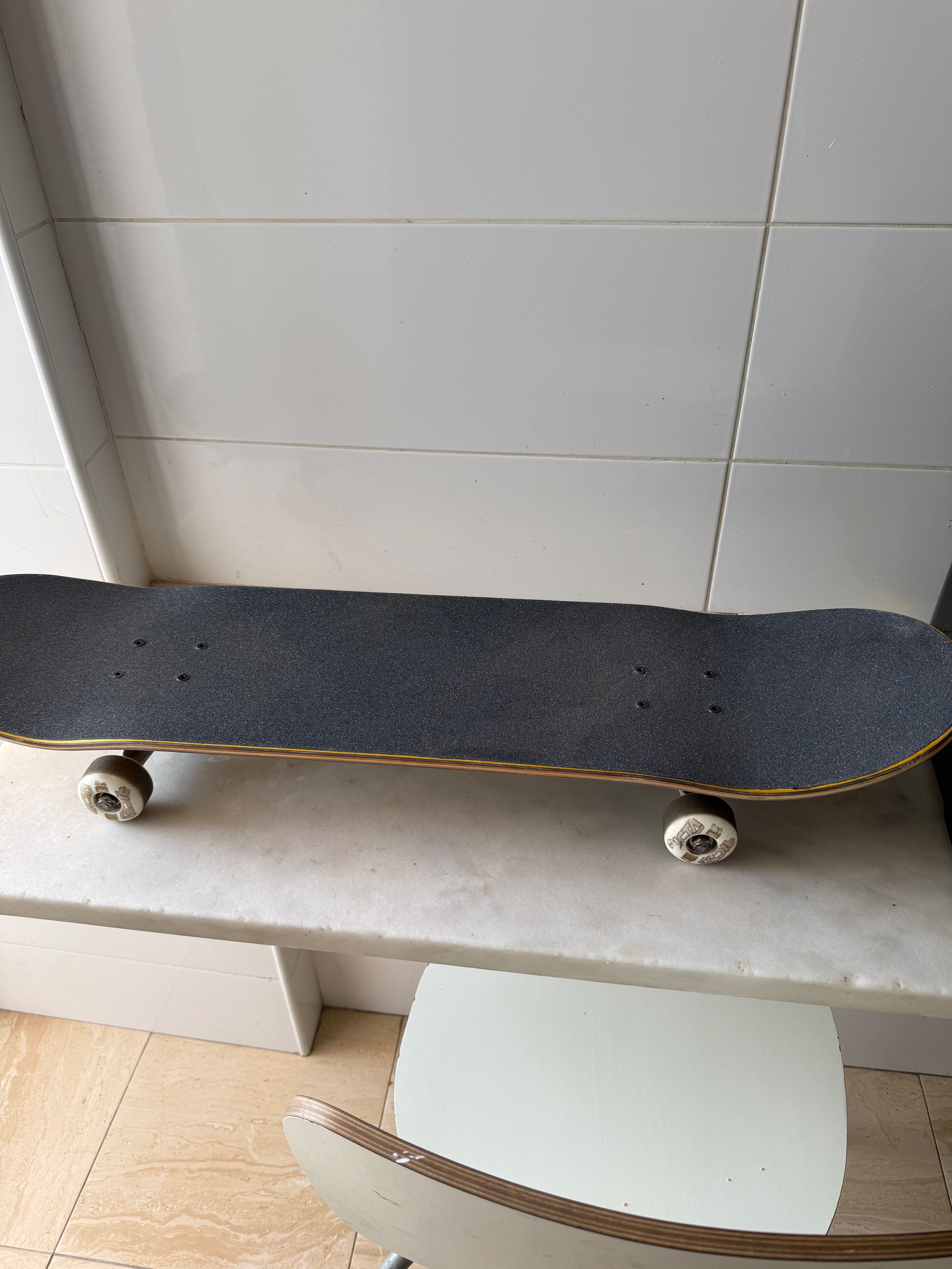 Skate semi novo com pouco uso