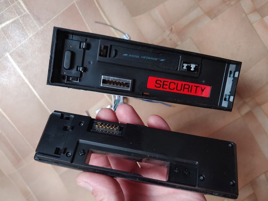 Продам автомагнитолу Clarion