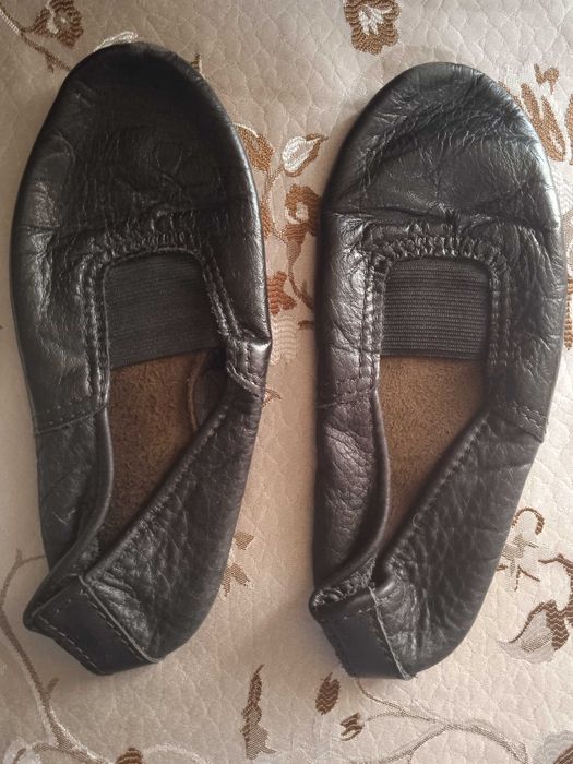 Кожаные детские чешки