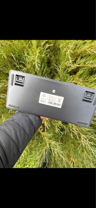 Продаю магнітну клавіатуру AULA F75