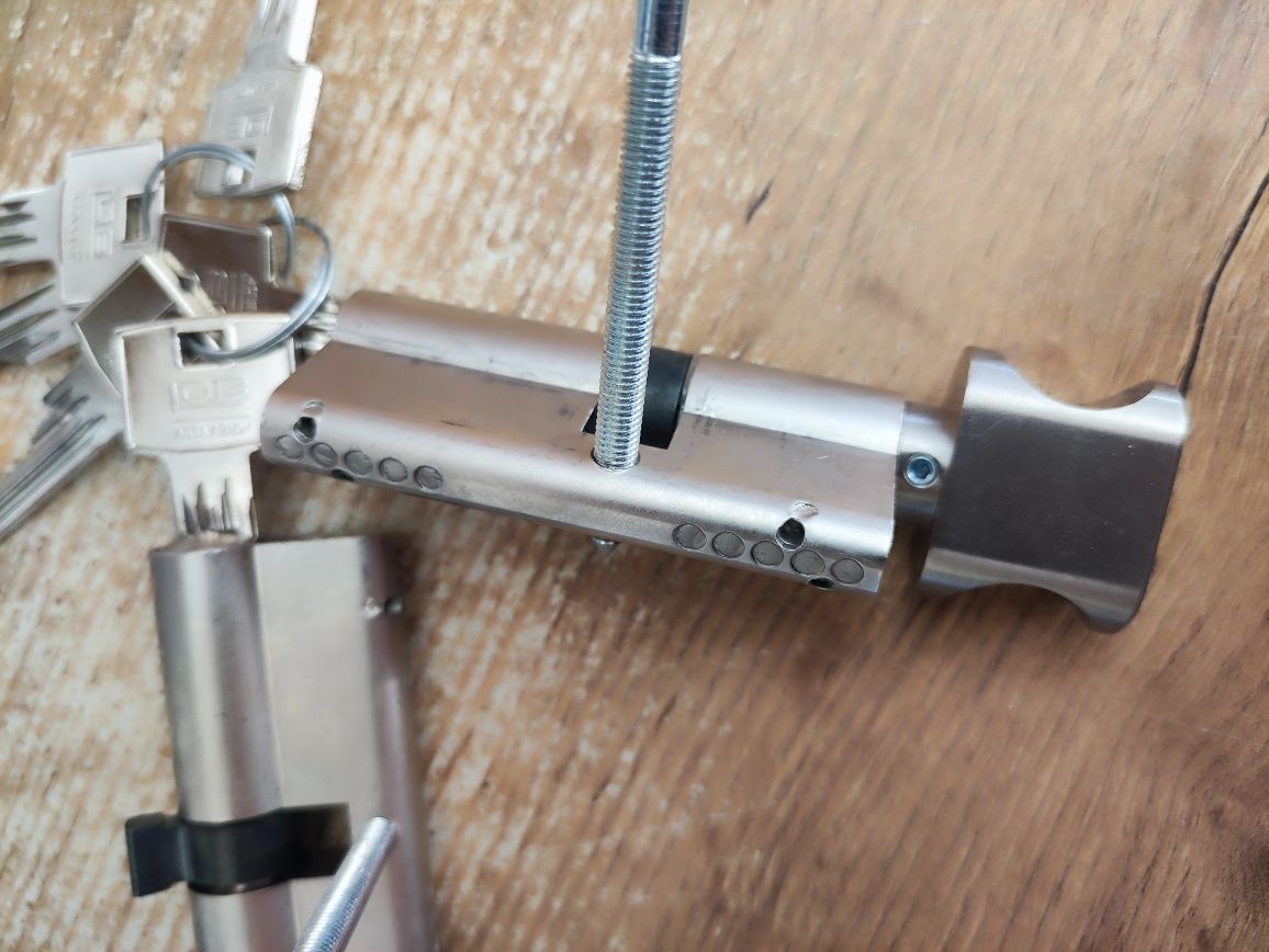 LOB assa abloy 2 wkładki - jeden klucz (6 kluczy)