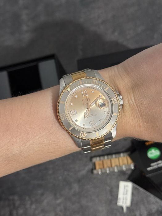 Продам наручний годинник