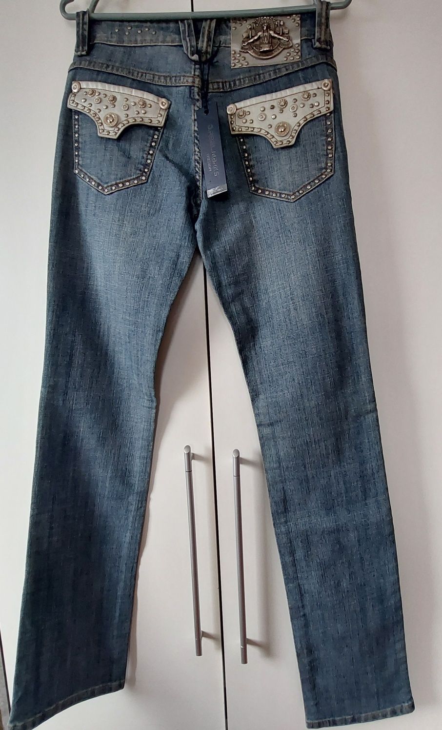 Женские фирменные джинсы