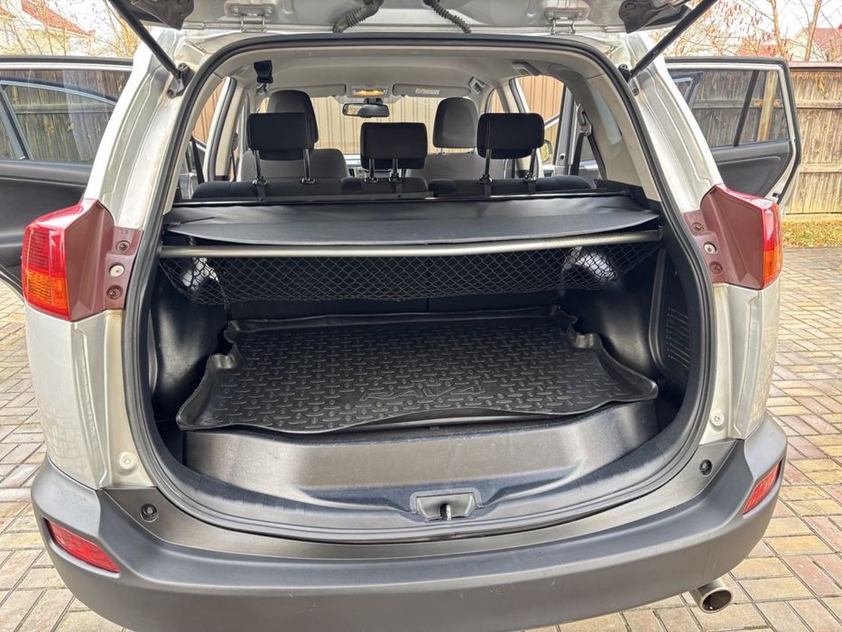 Продам Toyota Rav4(oficial)