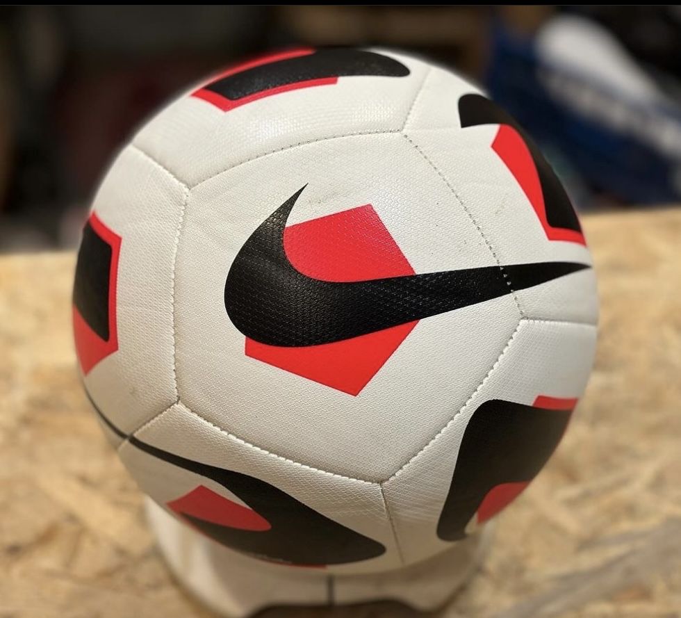 Продам оригінальний футбольний мяч Nike Park