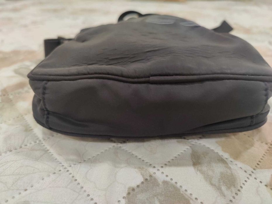 Mala tiracolo Guess em estado semi-novo