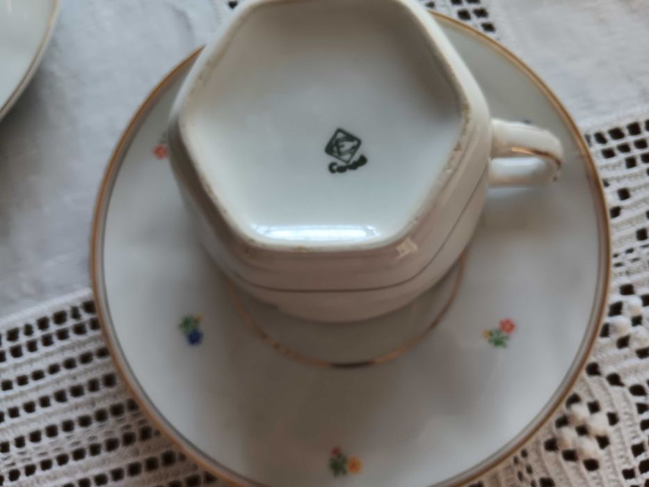 2 chávenas almoçadeiras  muito antigas