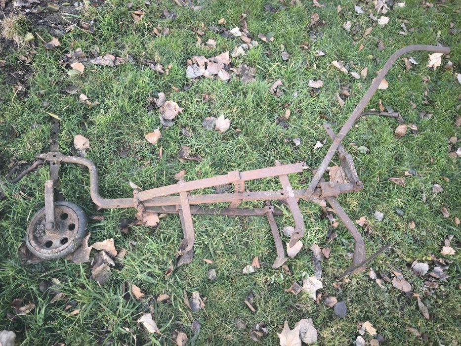 Obsypnik  konny do rządków ziemniaków wraz z opylaczem konnym