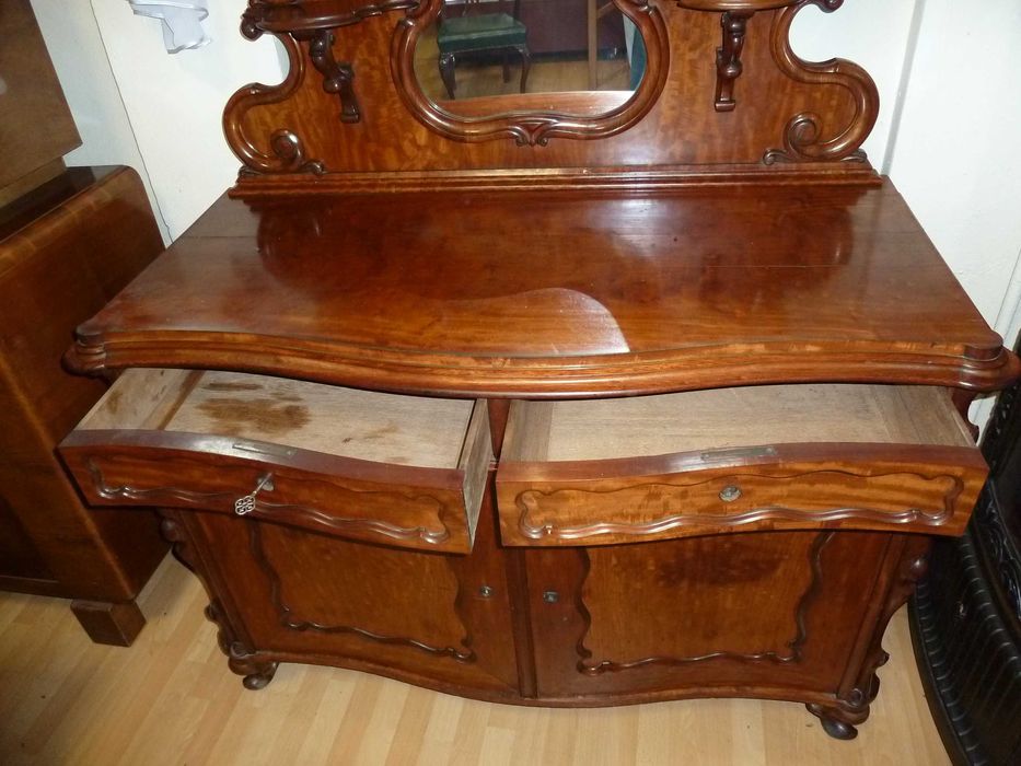 Ozdobna neobarokowa komoda z lustrem z początku XX w