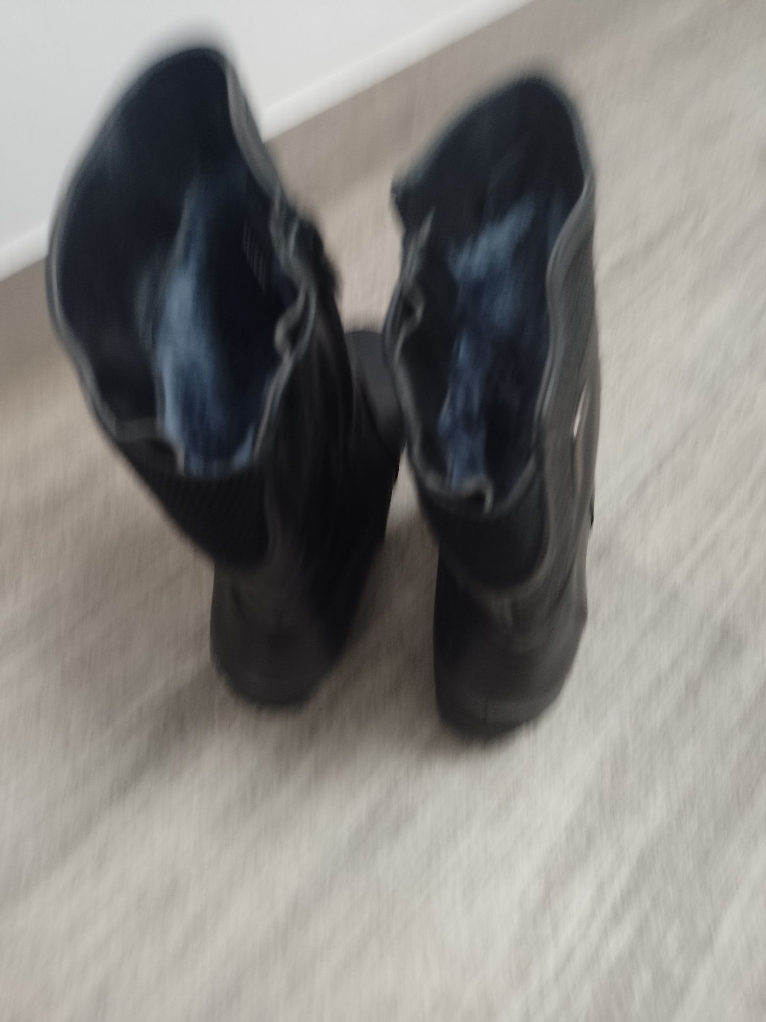 Sprzedam damskie buty zimowe rozmiar 39.