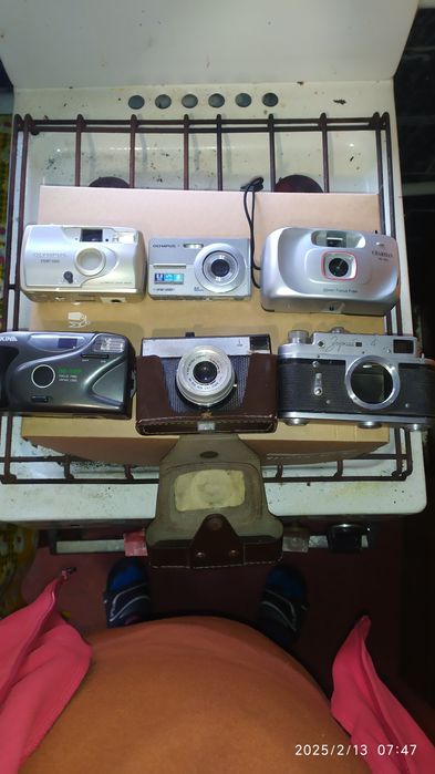 Продам набор знаков, и 6 фотоаппаратов все в отличном состоянии не дор