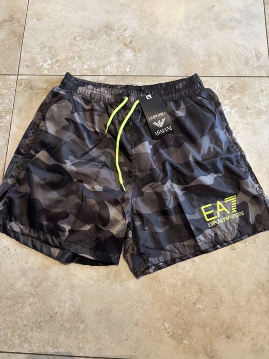 Emporio Armani spodenki kąpielowe rozm s,m,l  10 szt
