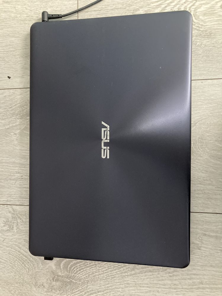 laptop asus rodeon w dobtym stanie
