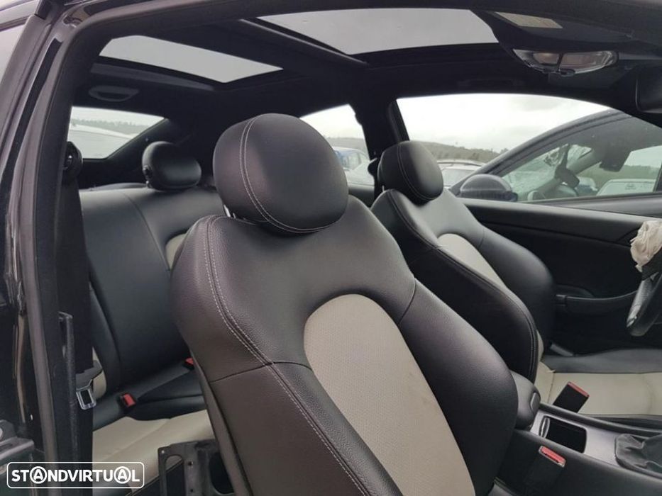 Jogo Bancos em pele Mercedes CLC 2010