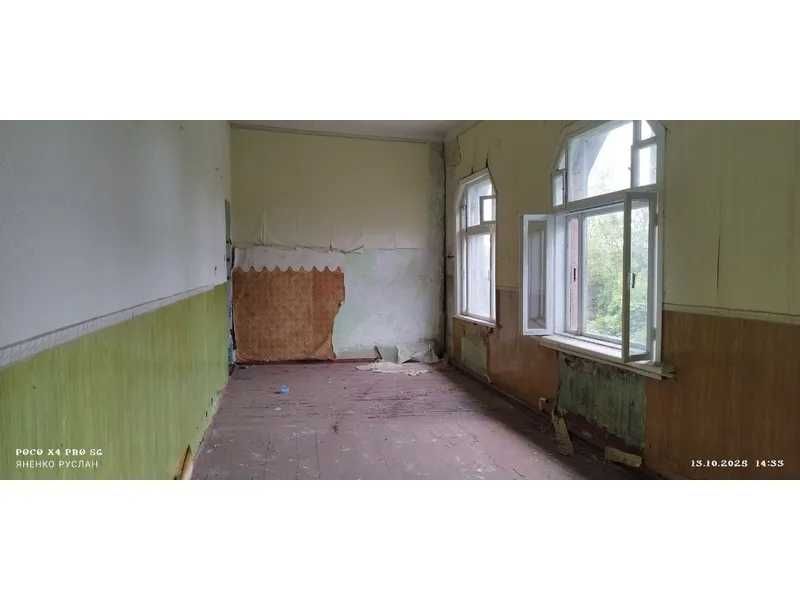 Адміністративна будівля, 977 кв. м, сел. Драбів, вул.Володимирська, 6