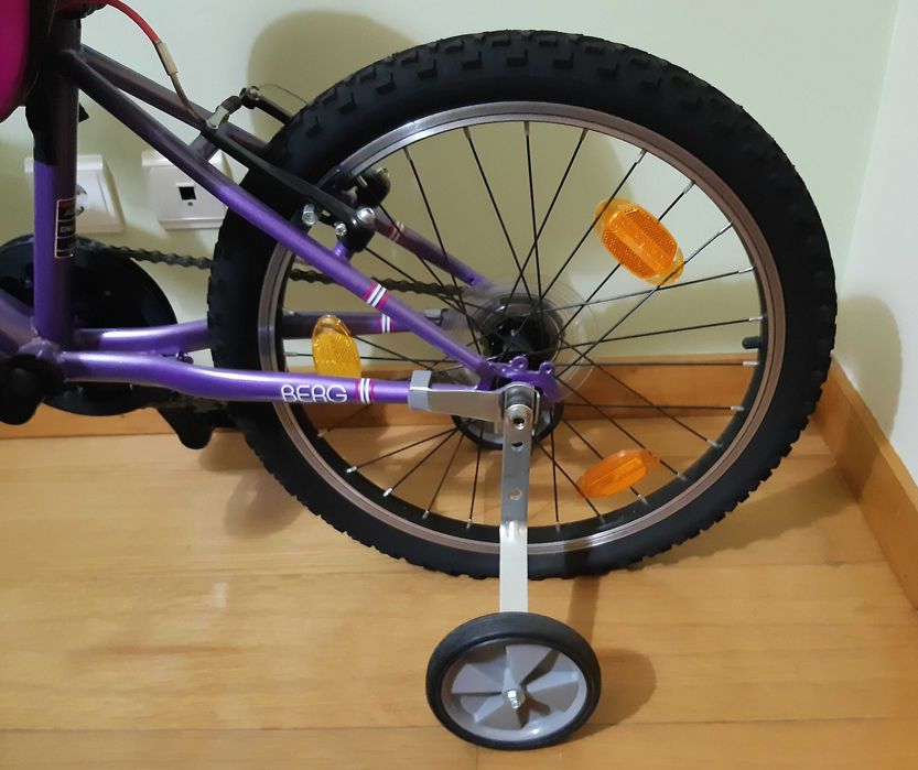 Bicicleta Berg Charm 20" + Capacete + Rodinhas