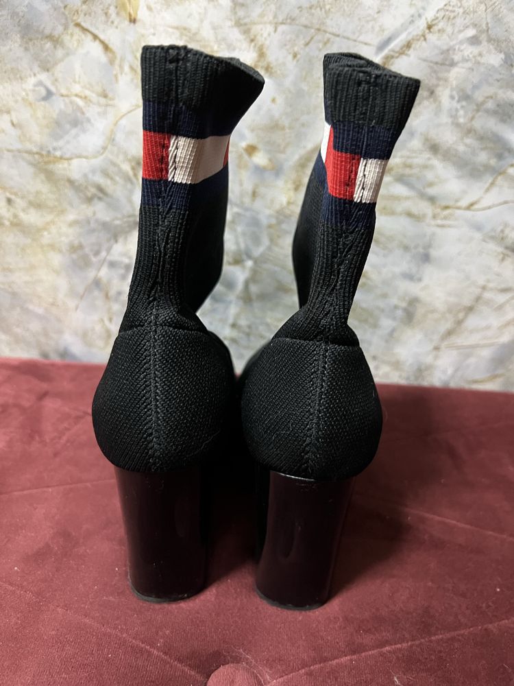 Botki Tommy Hilfiger 38 skarpetowe