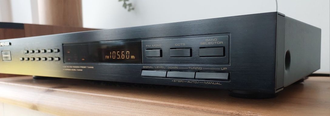 Pioneer tuner F-551