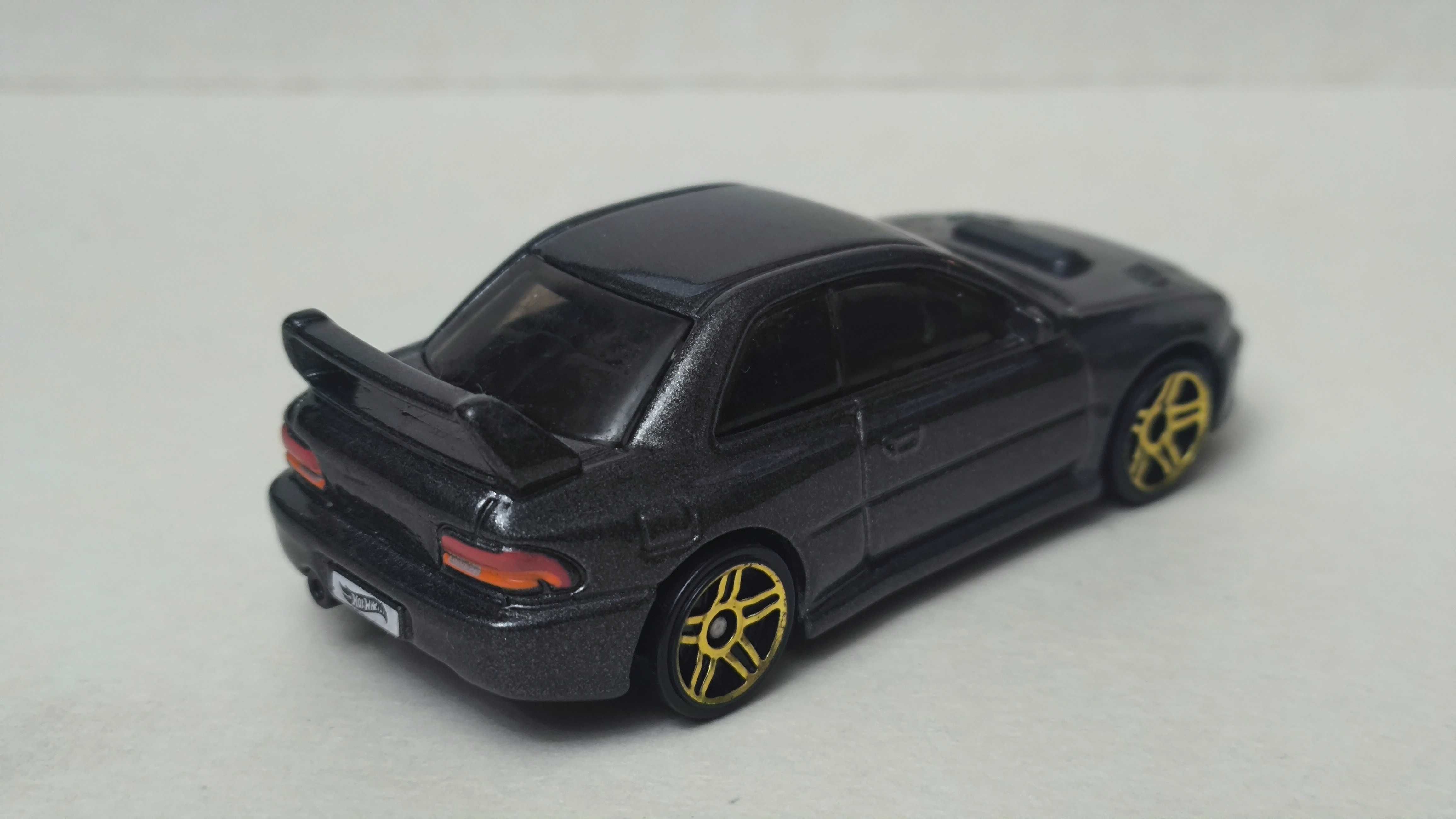 Машинка модель Subaru Impreza 22B-STI Hot Wheels