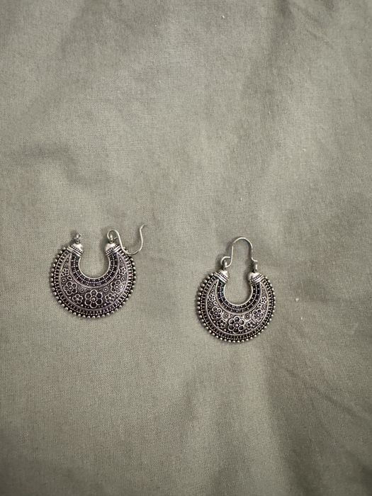 Brincos étnicos prateados