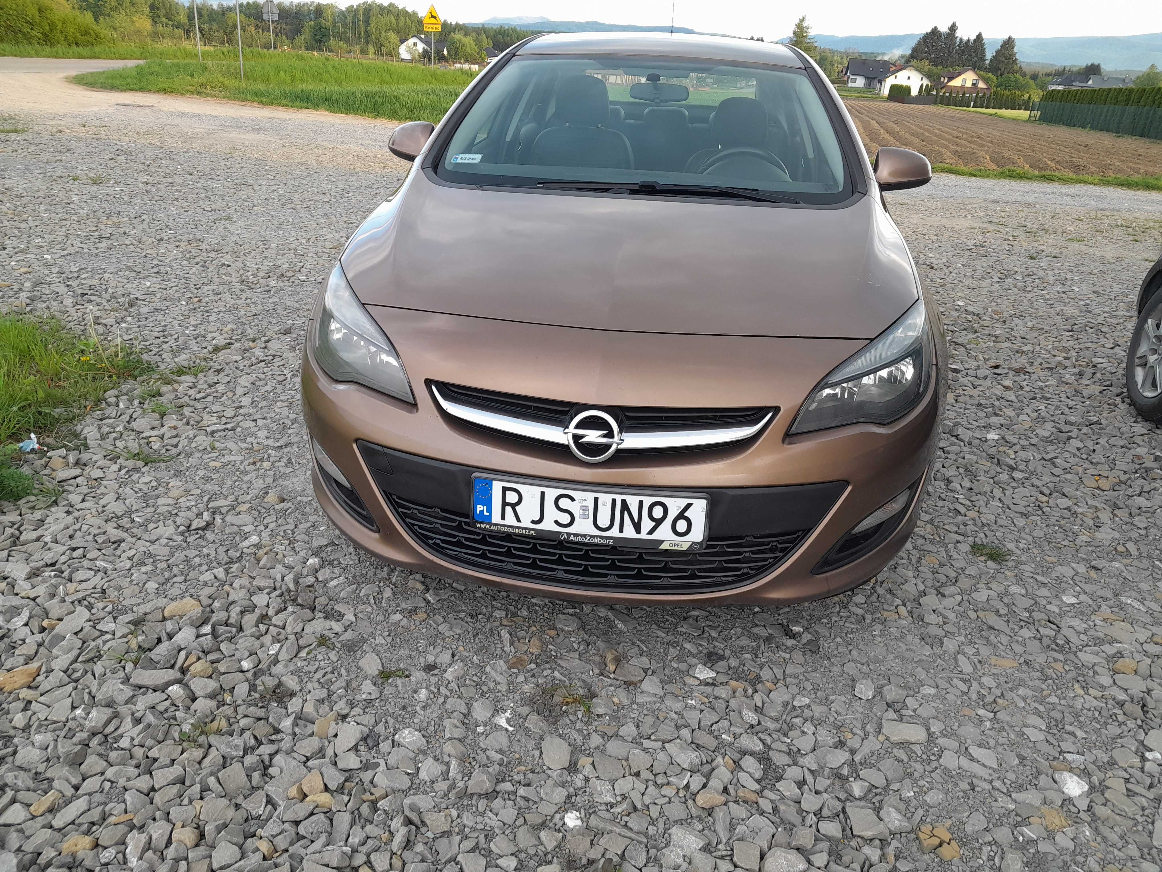 Opel astra j sedan salon 2016r 1.4 turbo + gaz