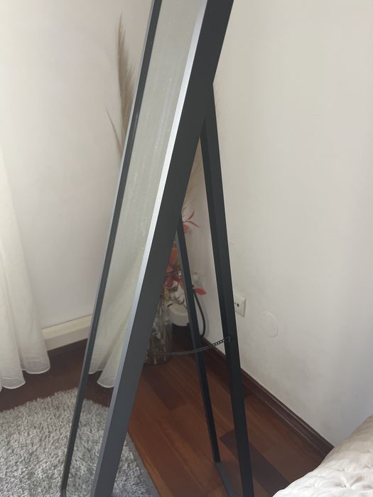 Espelho de pé preto