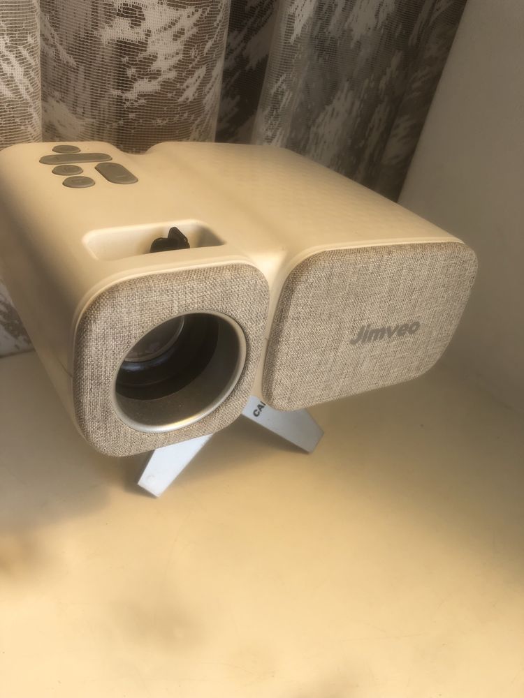 Домашній LED-проєктор Jimveo — кінотеатр у тебе вдома!