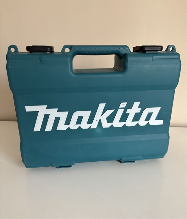 Makita DF333D Wiertarko - wkrętarka 12 V + 2 x 1,5 Ah