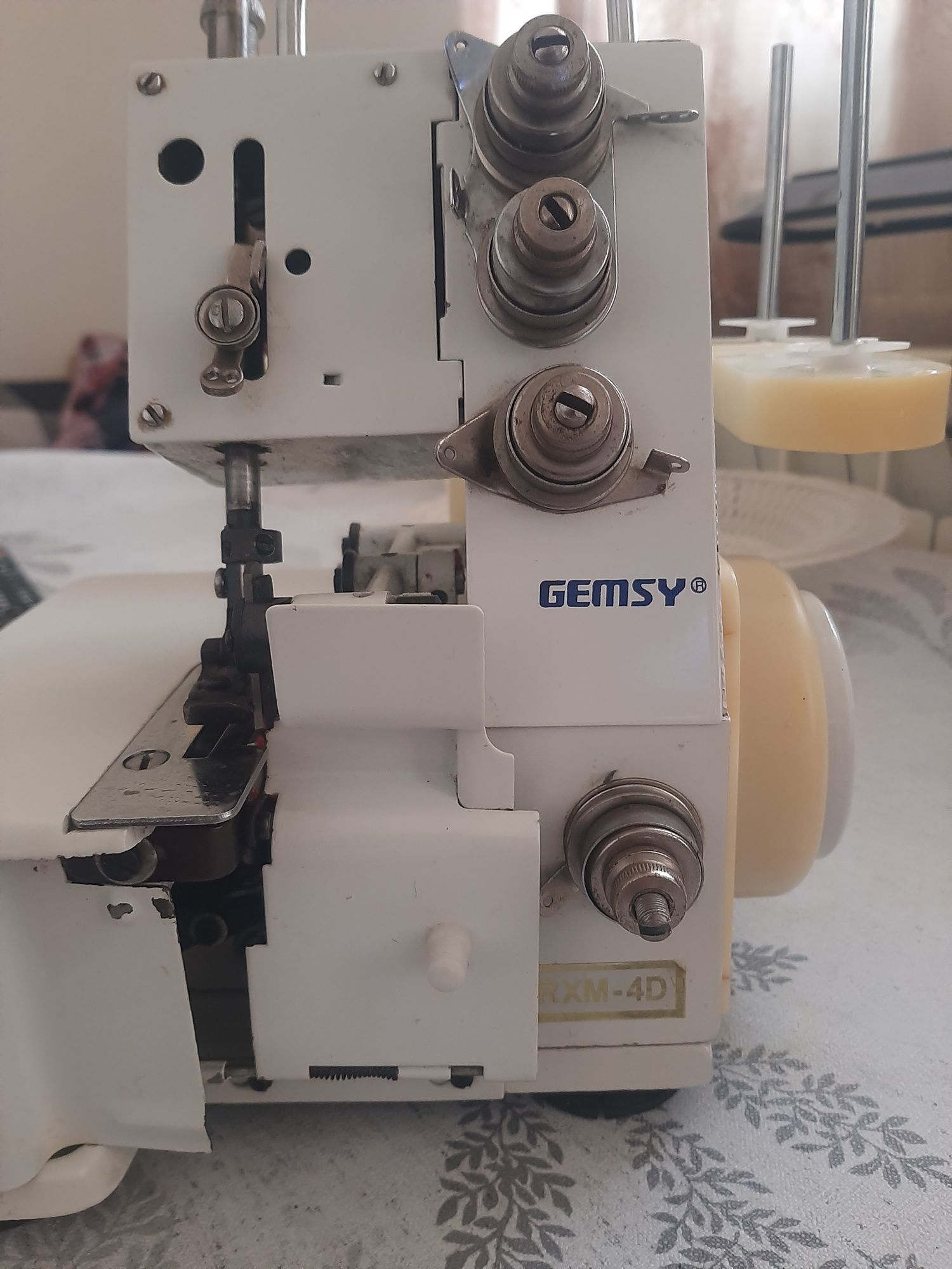 Розпродаж оверлоків 4-х ,3-х ниткові