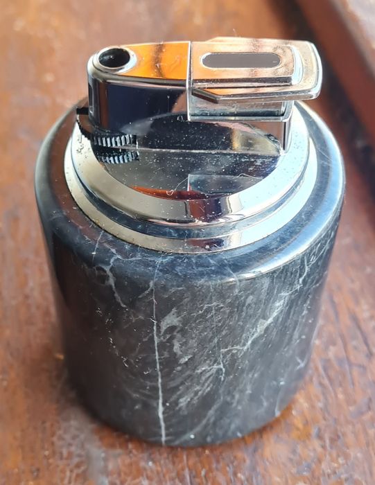 Isqueiro de mesa Mármore Onix preto d6 X h8 cms