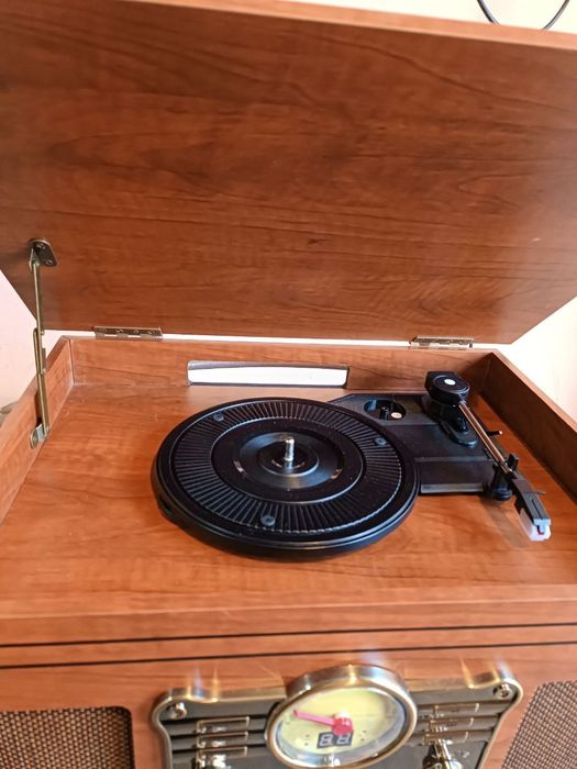 Проигрыватель для винила.