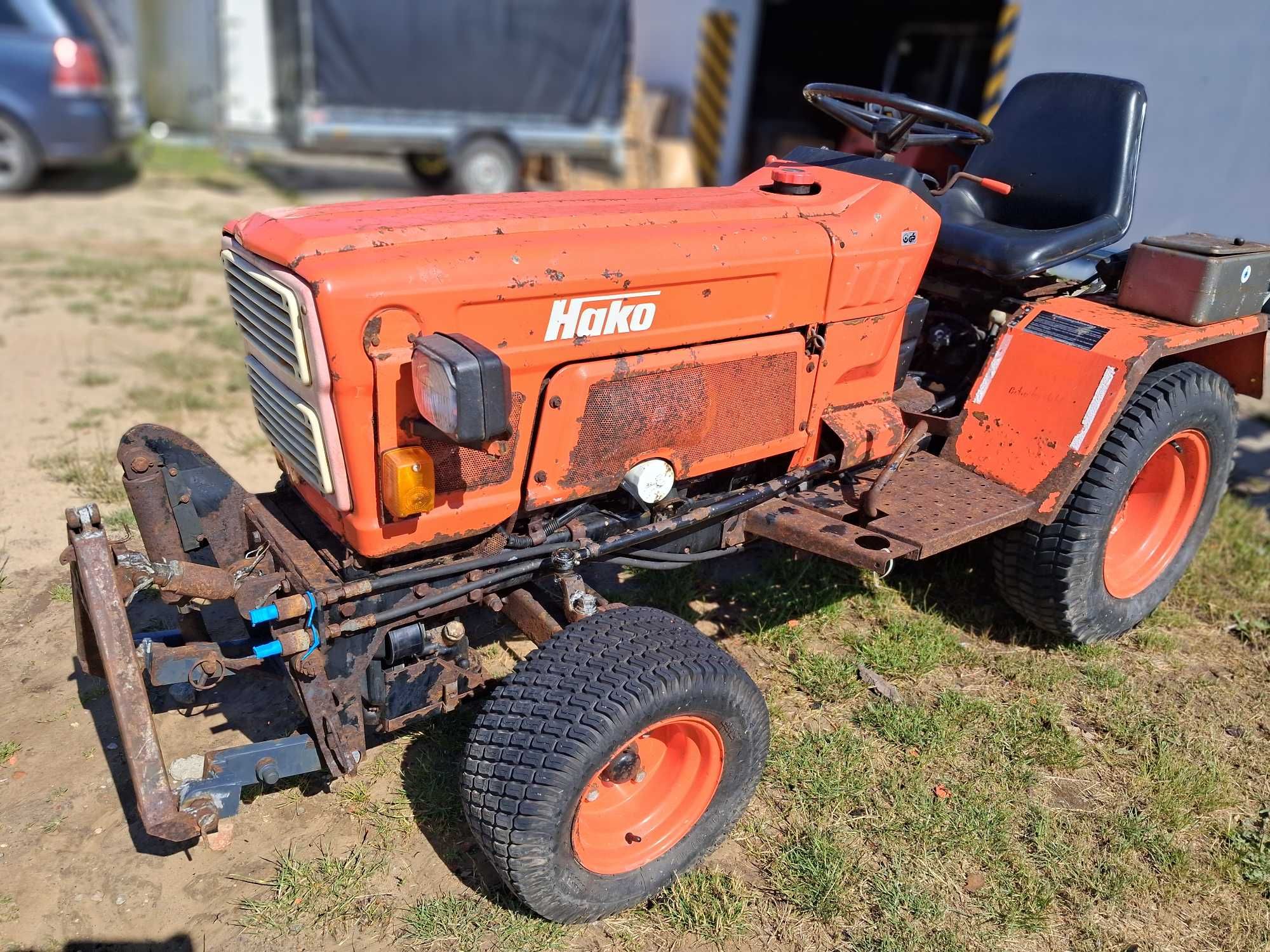 Traktorek HAKO 1600 D plus rozsiewacz Rauch