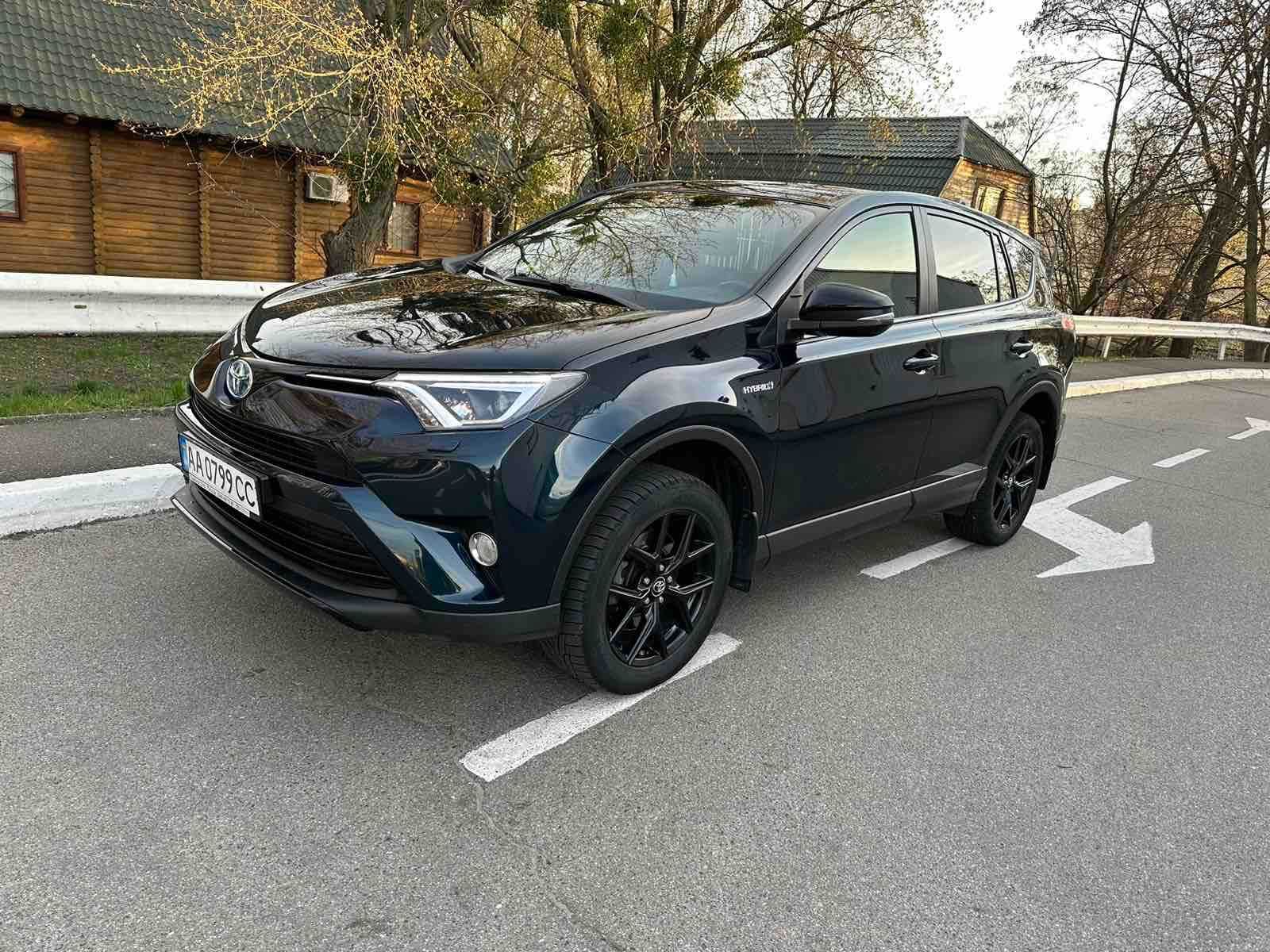 Toyota RAV4 2018, Hybrid, офіційний