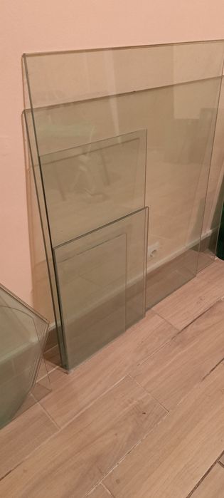 Скляні  полиці  чи  дверки