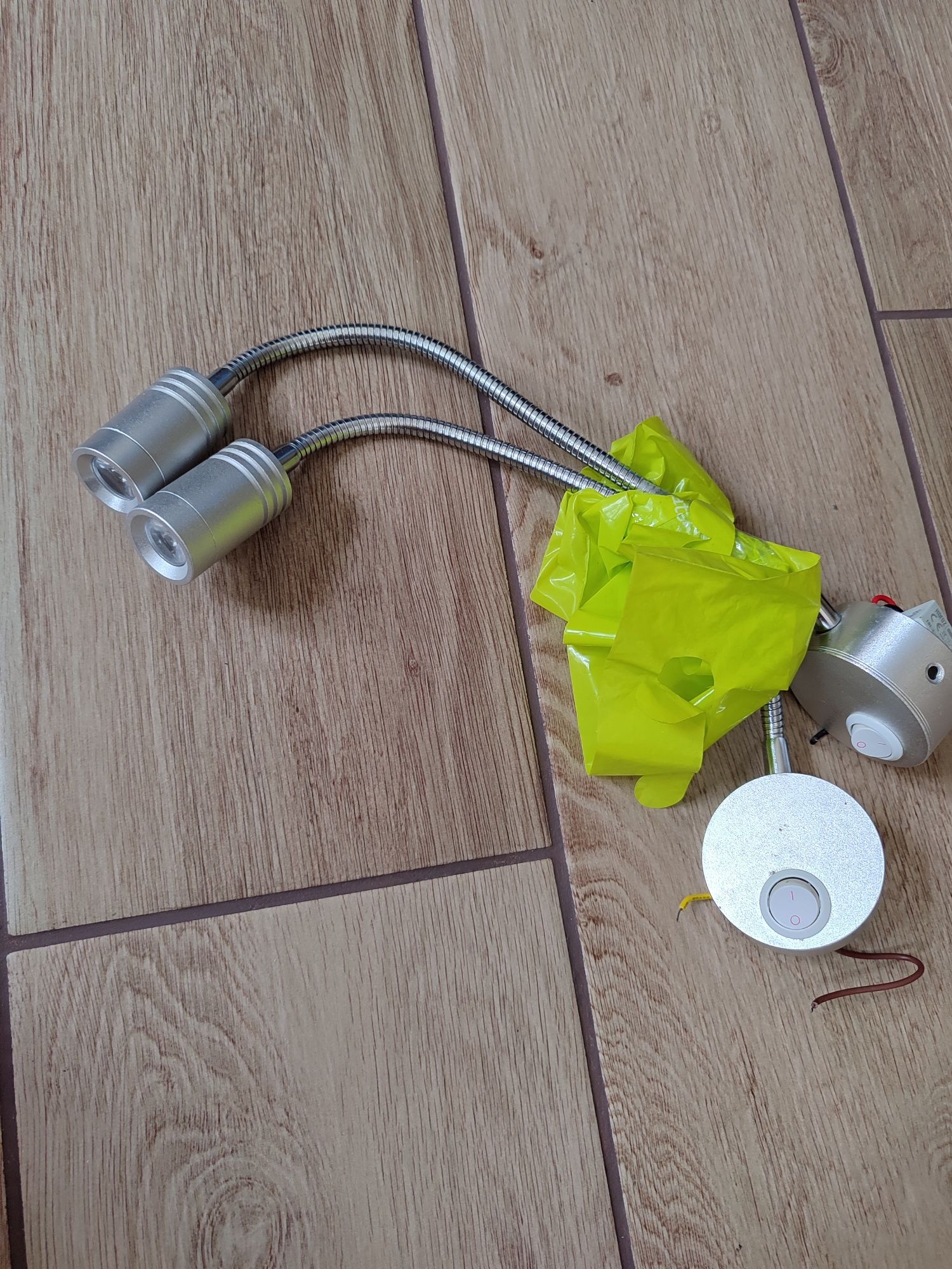 Lampki nocne mocowanie do ściany