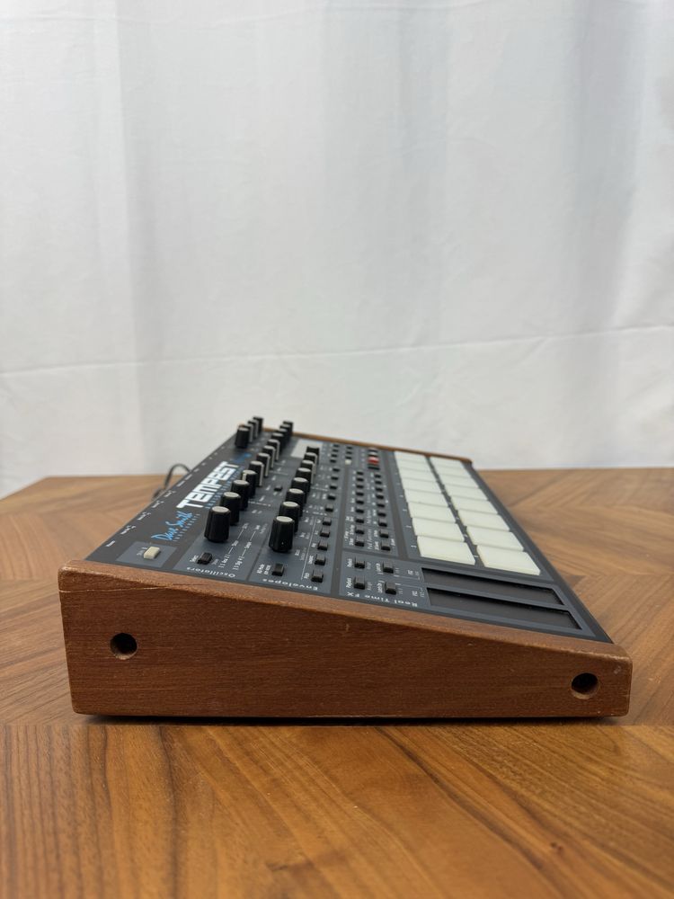 Dave Smith Tempest Analog Drum Machine automat perkusyjny