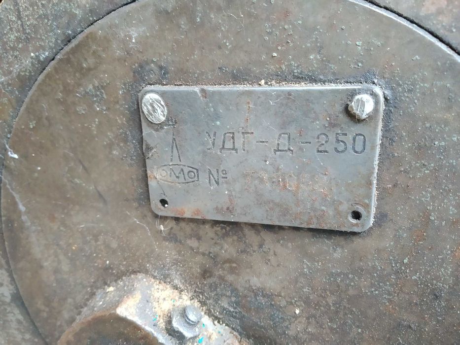 Універсальна ділильна головка УДГ-Д-250