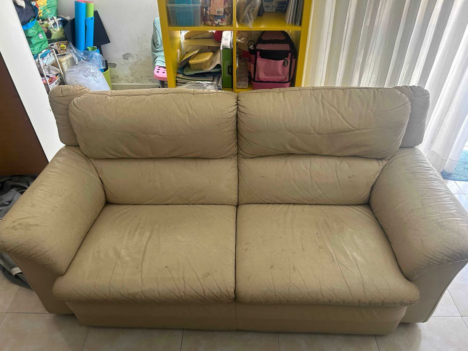 sofá em pele genuína, acompanha a capa da foto
