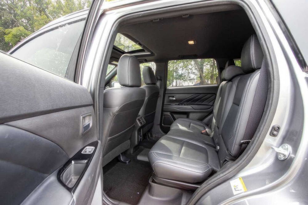Mitsubishi Outlander PHEV SEL      2019