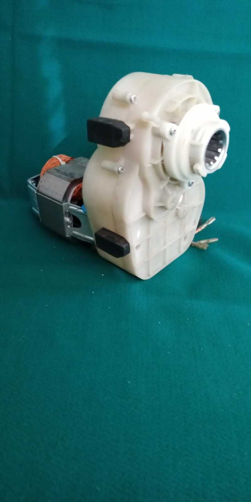 редуктор мясорубки Laretti LR-7203 , (  Gorenje 588967 )