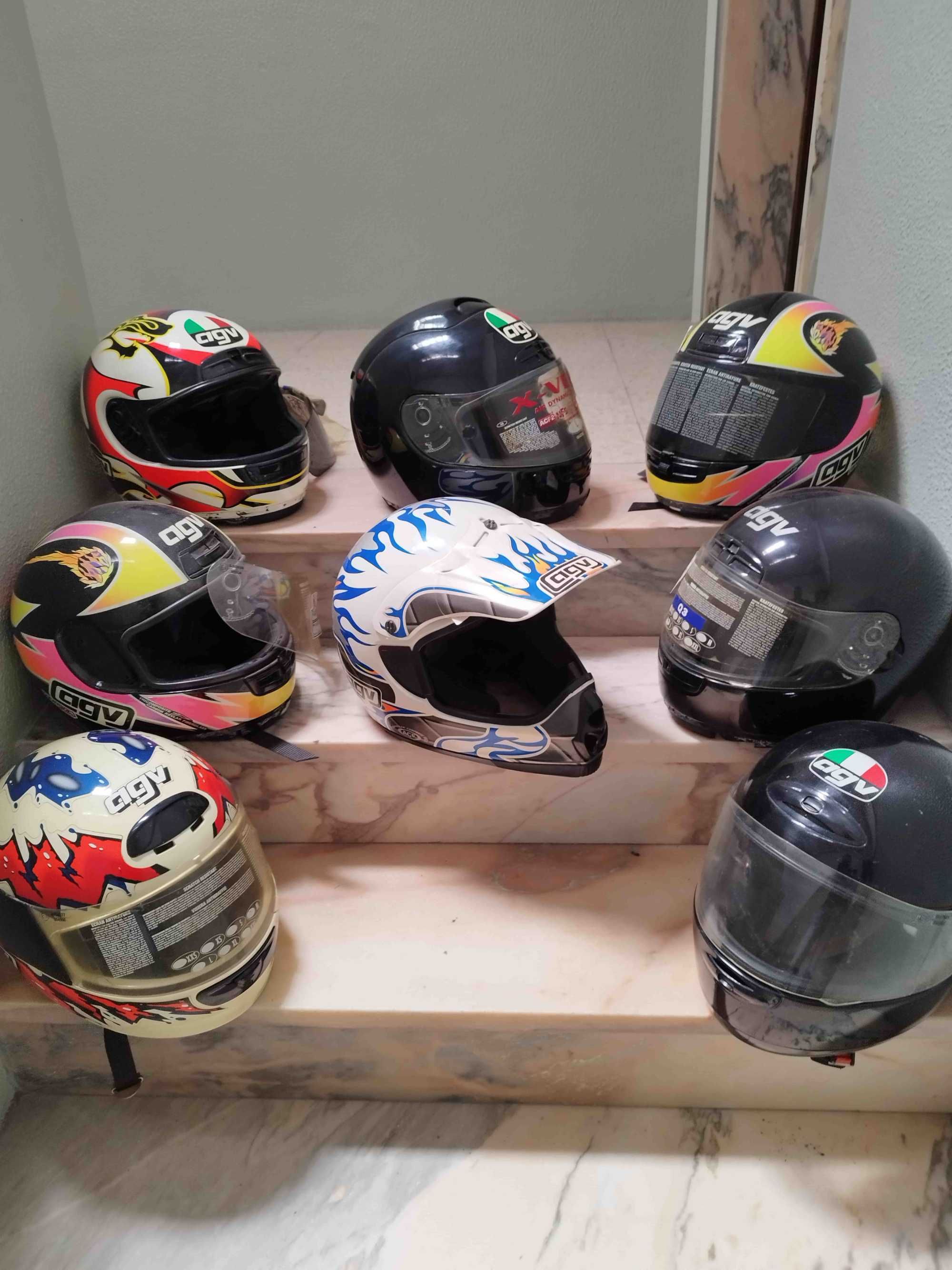 Cerca de 30 capacetes de mota
