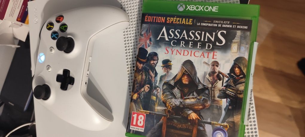 Xbox one s 500gb 2pady gra assassin