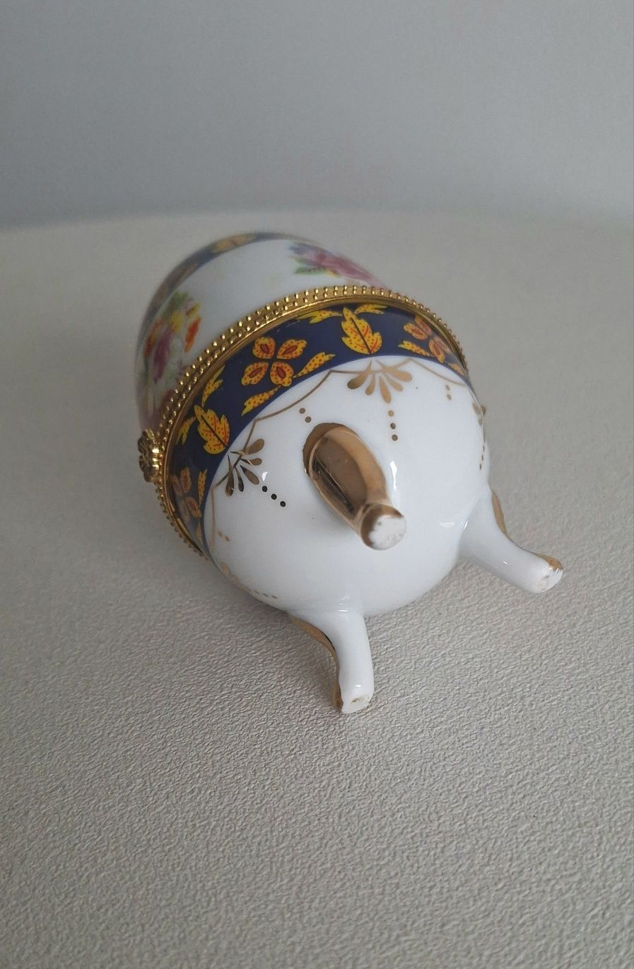 porcelanowe jajko szkatułka, puzderko