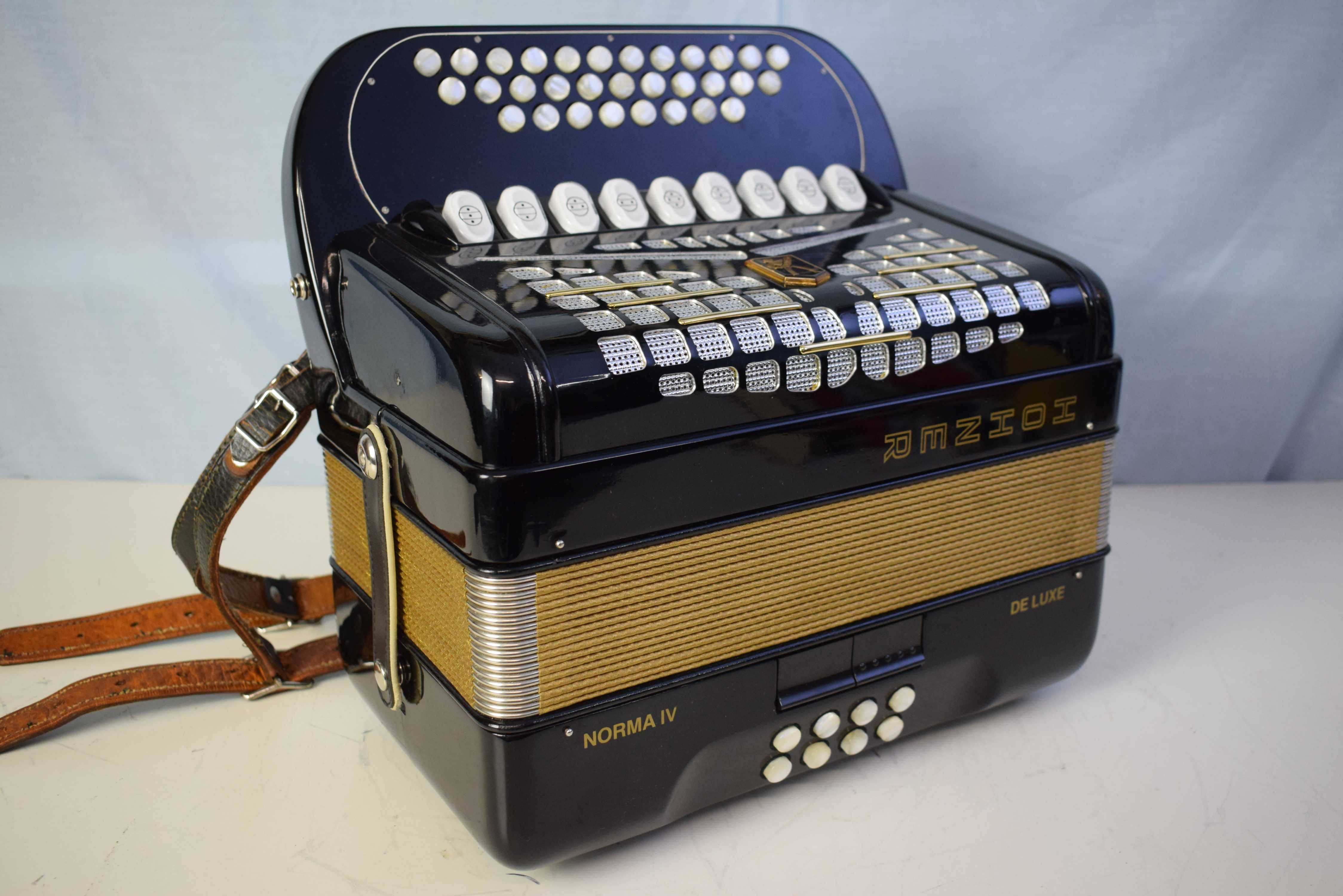 Hohner Norma IV 4 Voz. Com Mala