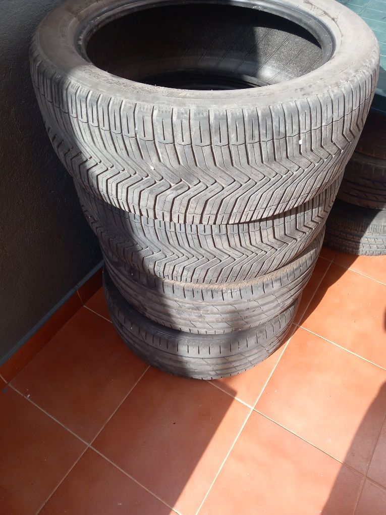 Pneus 235/45/R18